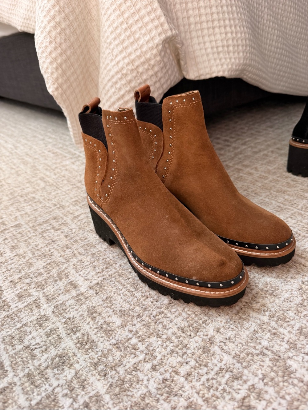 Dolce Vita Women’s Brown Suede Studded Chelsea Ankle Boots Size 7